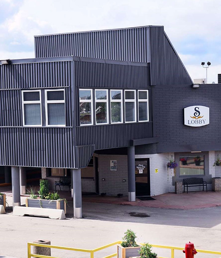 Welcome to Stanford Inn & Suites in Grande Prairie, AB