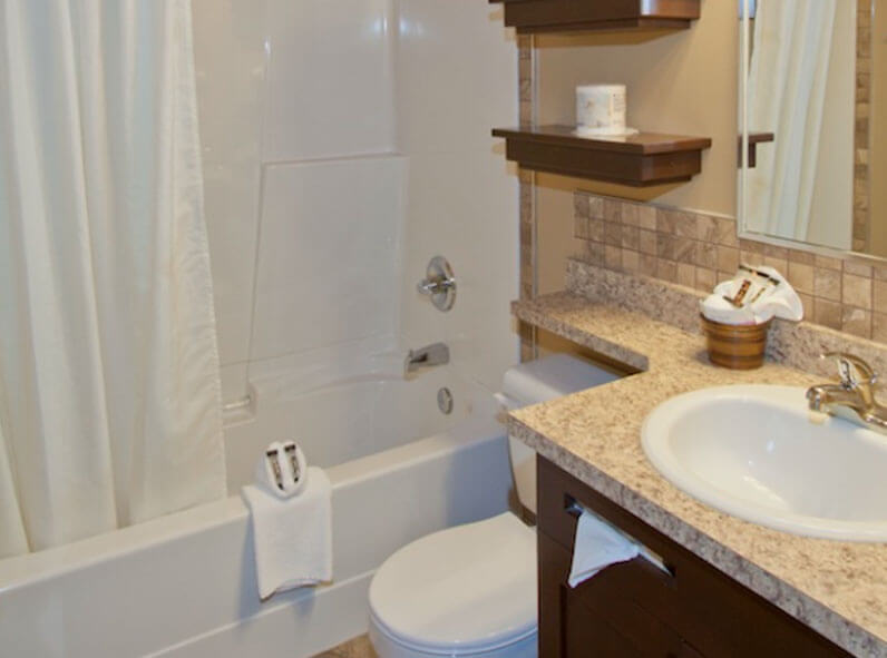 Property View Lodge Room Bathroom